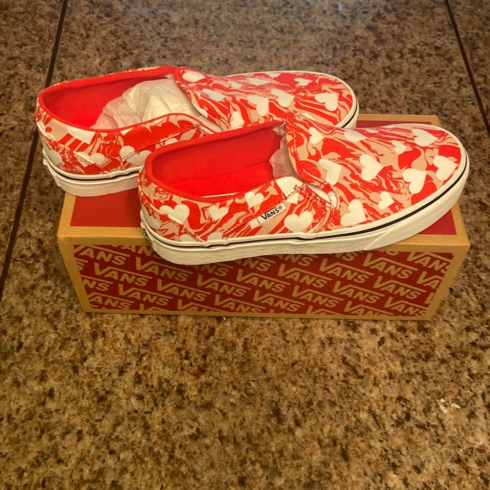 Brand New Women’s Red Heart Vans